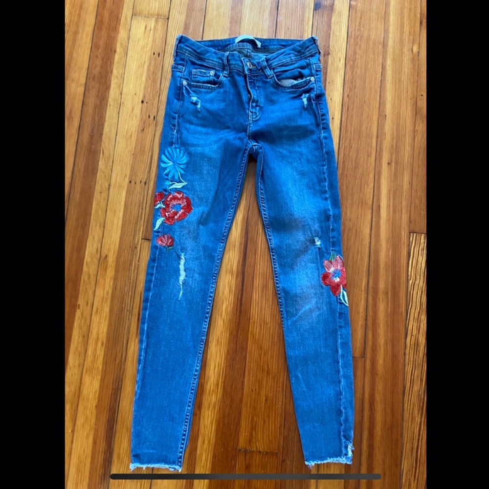 Zara Distressed Ankle Jeans with Flower Detail